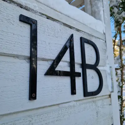 Lazerle Kesilmiş Siyah Akrilik