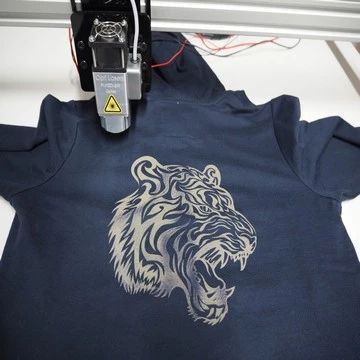 Tygrys Wygrawerowany Laserem na Koszulce